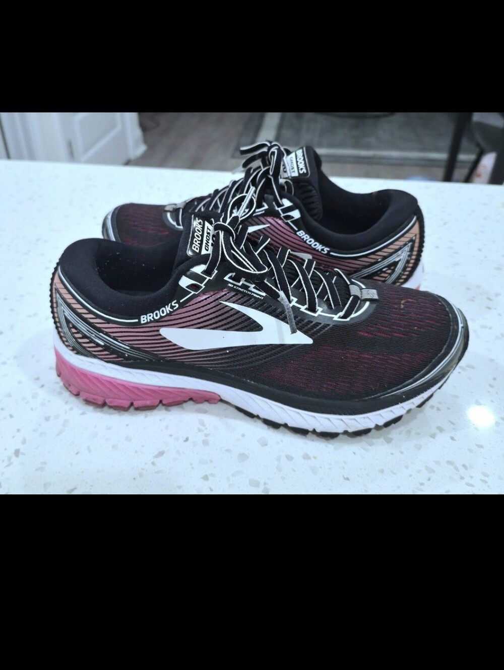 Women’s BROOKS Ghost 10 Running Shoes – Size 8 Wide
